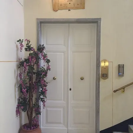 Hotel Lyric