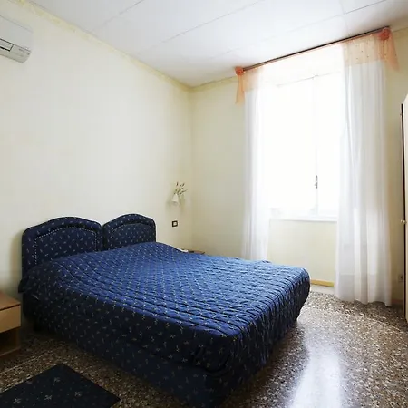 Lyric Hotel
