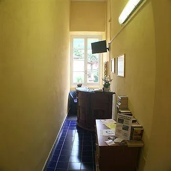 Hotel Lyric *