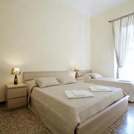 Lyric Hotel