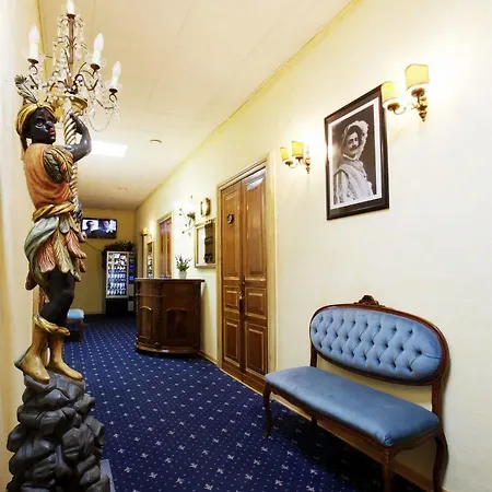 Lyric Hotel