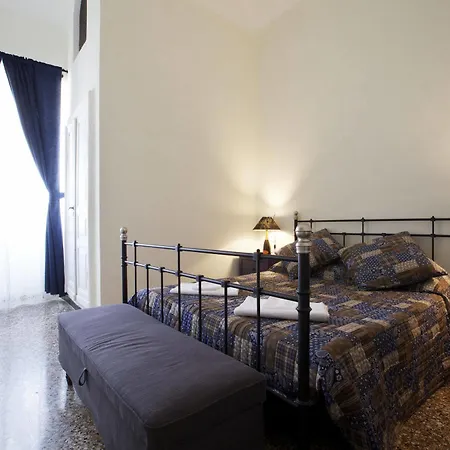 Lyric Hotel