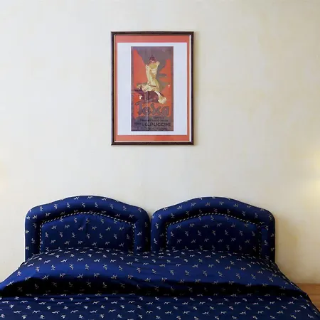 Hotel Lyric *